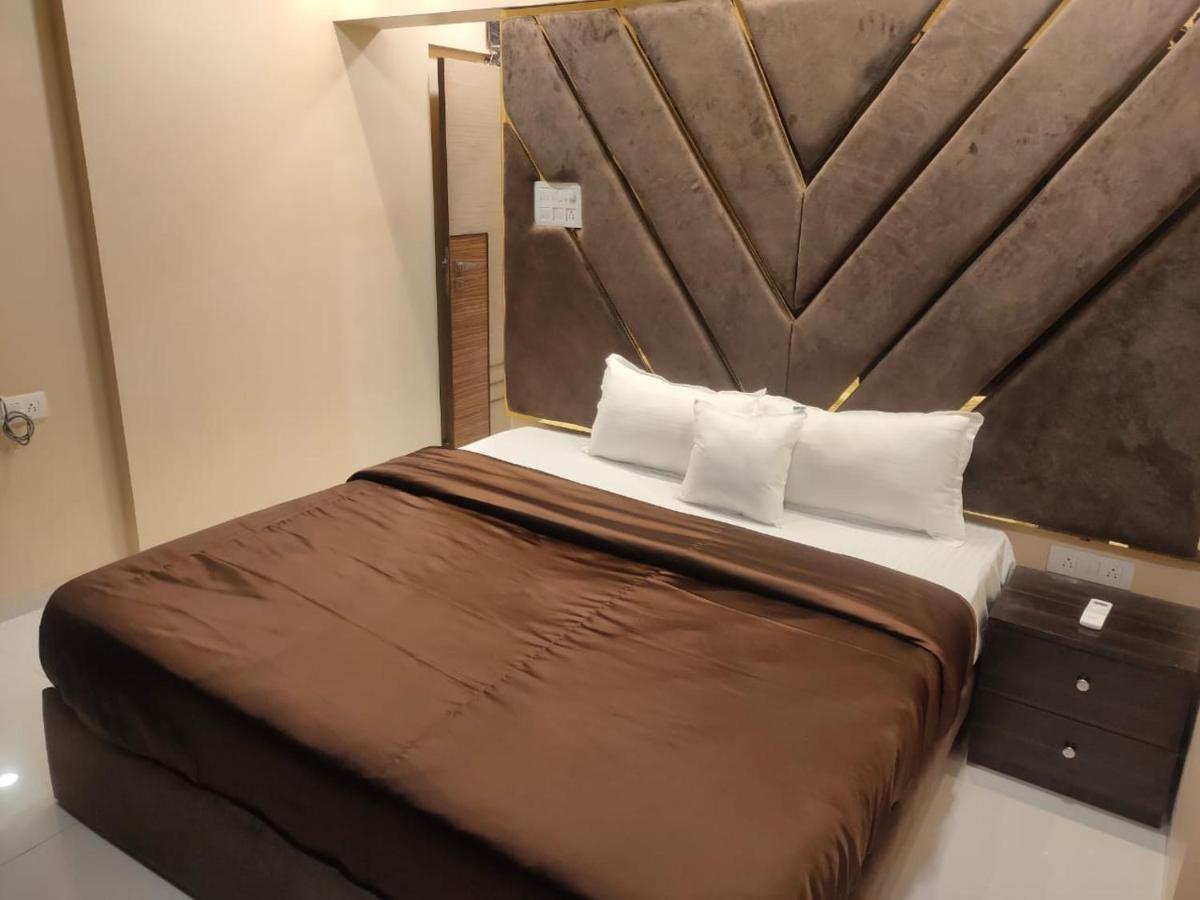 Osi Apartments Bandra West ムンバイ エクステリア 写真
