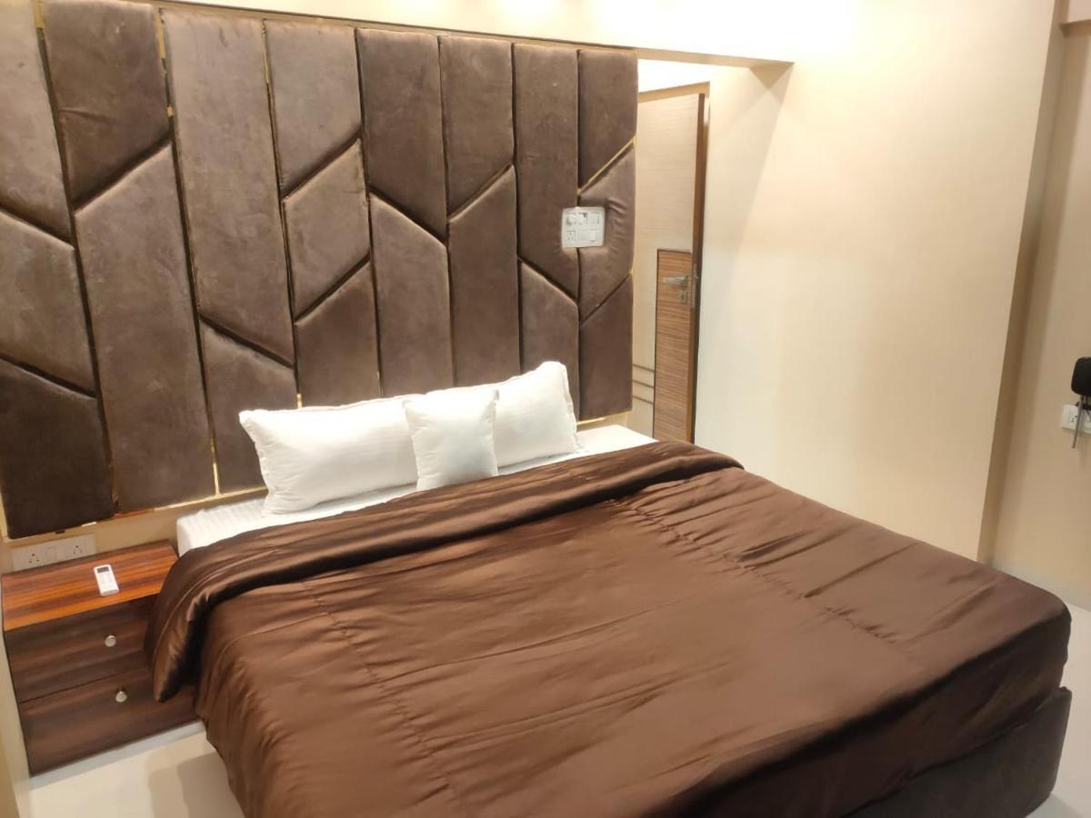 Osi Apartments Bandra West ムンバイ エクステリア 写真