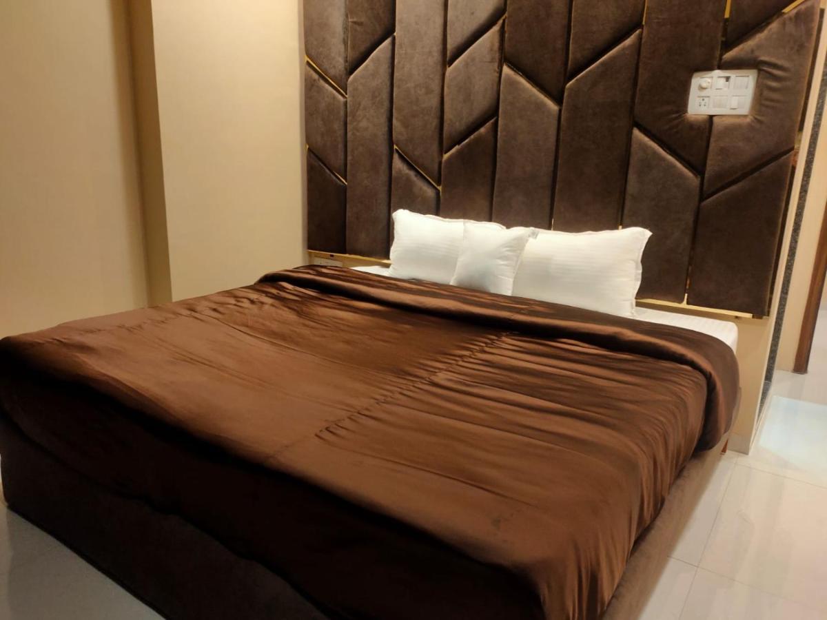 Osi Apartments Bandra West ムンバイ エクステリア 写真